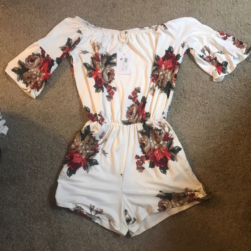 NEW Foral Print Romper with pockets